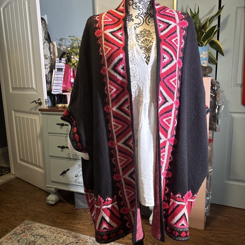 The Pioneer Woman Knit Pink And Black Sleeved Wrap Or Shawl. 2X/3X